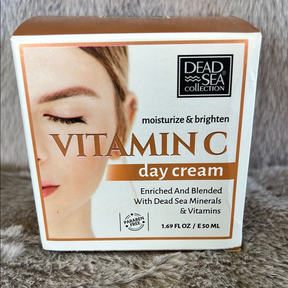 Vitamin C Day Cream Moisturizer with Dead Sea Minerals & Vitamins